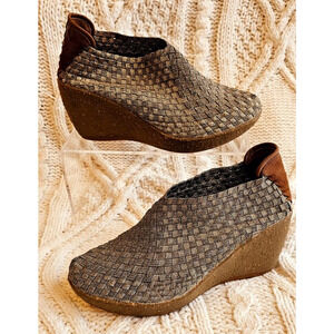 Bernie Mev Silver Gray Woven Comfort Wedge Non Skid Leather Heel Sz 37 / 6.5 7 M